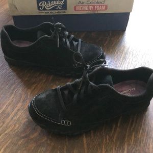 Sketcher relaxed fit memory foam size 7